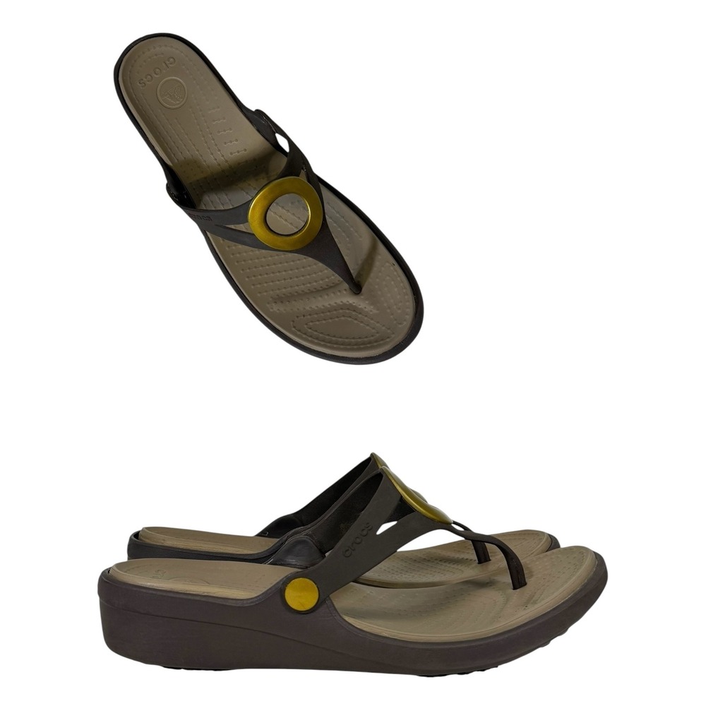 Crocs Sanrah Hammered Circle Wedge Sandals Espresso Brown Gold Women's Size 10